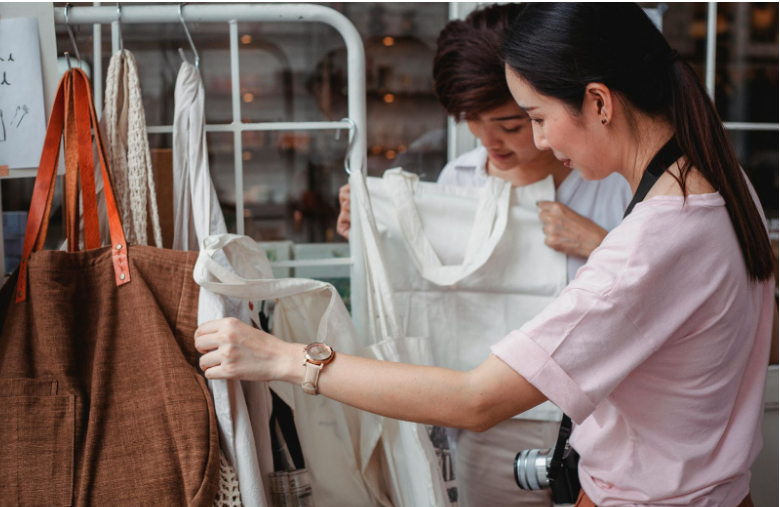 Using Custom Tote Bags to Promote Your Business: Everything You Need to Know